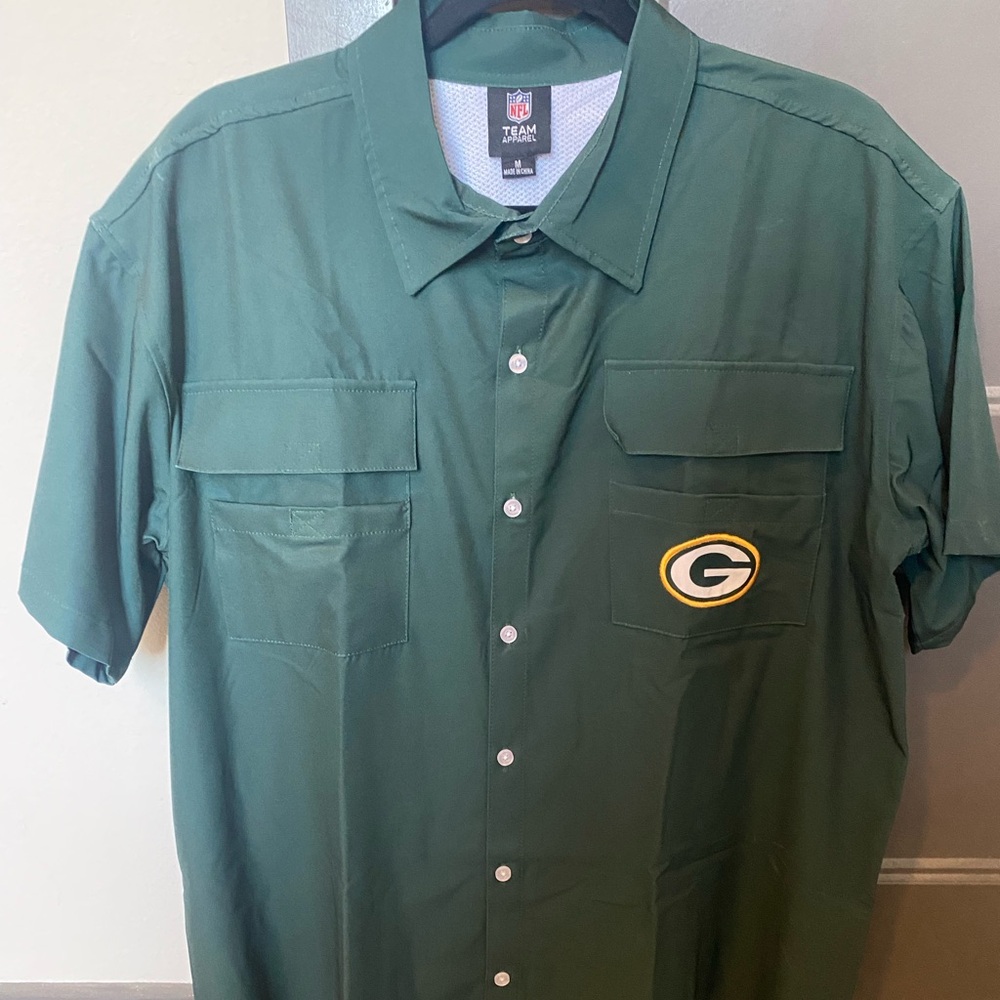 Green Bay Packers size medium fishing shirt - NFL team store